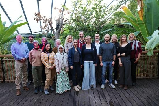 Die Veranstaltung „Botschafter des Regenwaldes – Der Orang-Utan im Fokus“  wurde von allen Teilnehmenden, hier auf dem Foto zu sehen, als voller Erfolg gewertet. Foto: Allwetterzoo Münster