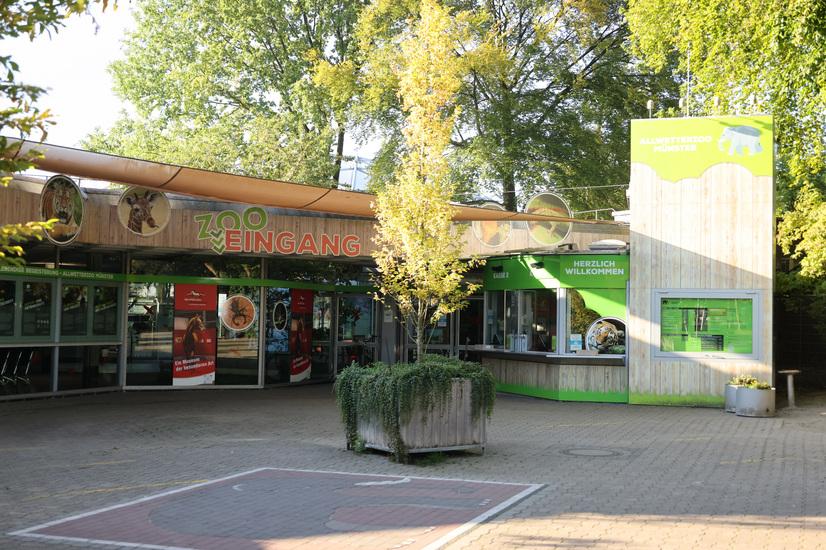 Blick auf den Eingang des Allwetterzoo M&uuml;nster.