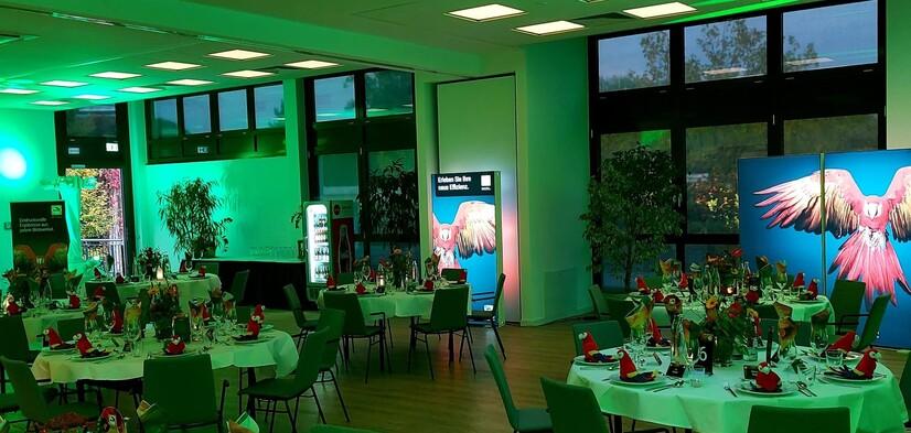 Die Meranti Tropenhalle eingedeckt und dekoriert für ein Firmenevent in Münster